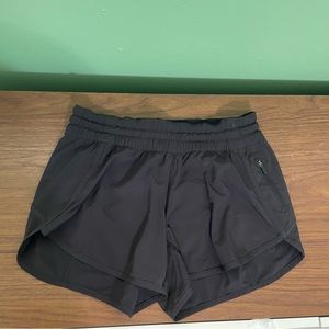 Lululemon tracker low rise 4” black shorts, EUC, size 6